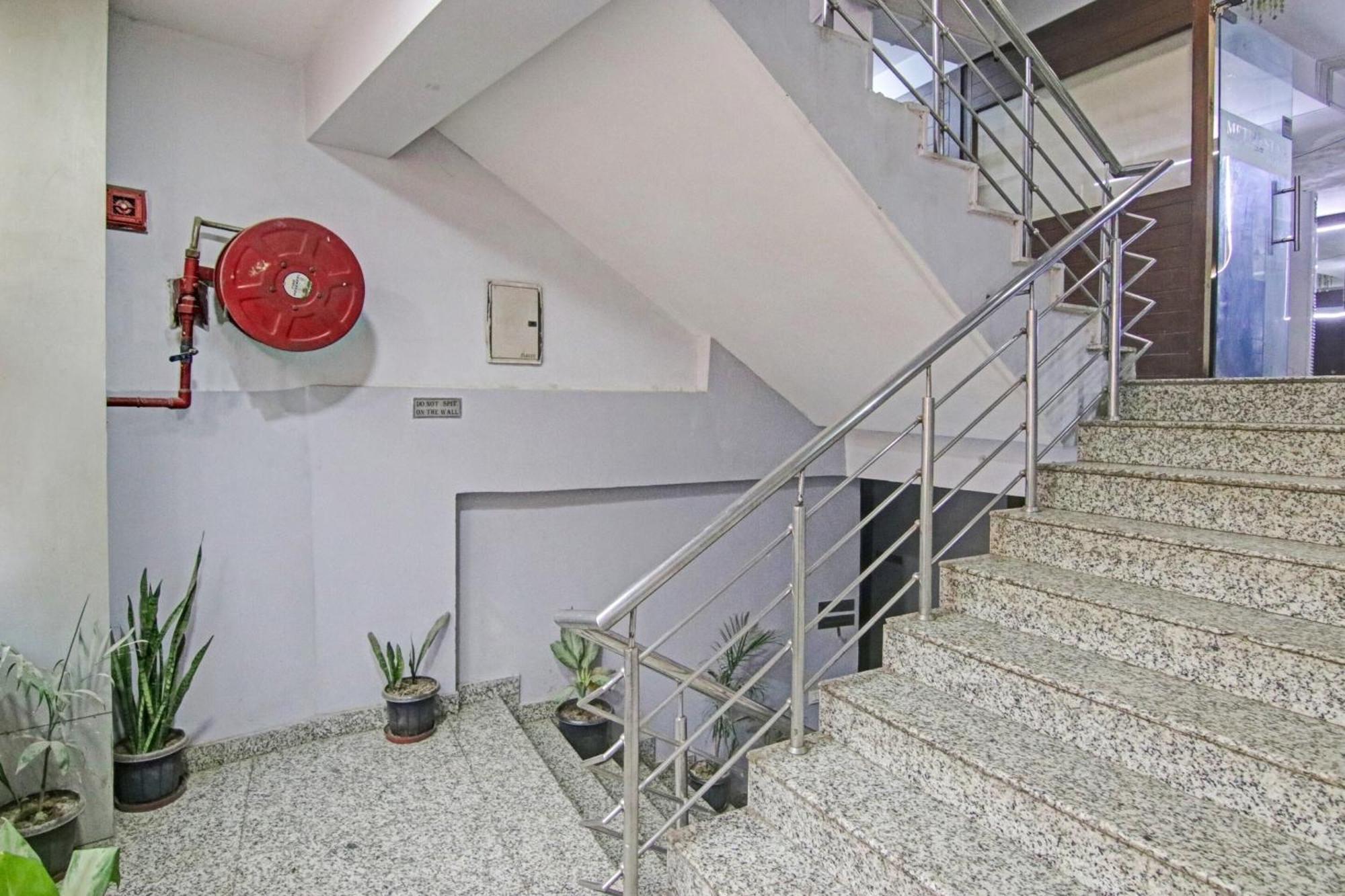 Hotel O Flagship Hotel Metro Star Near Lotus Temple Delhi (National Capital Territory of India) Exterior foto